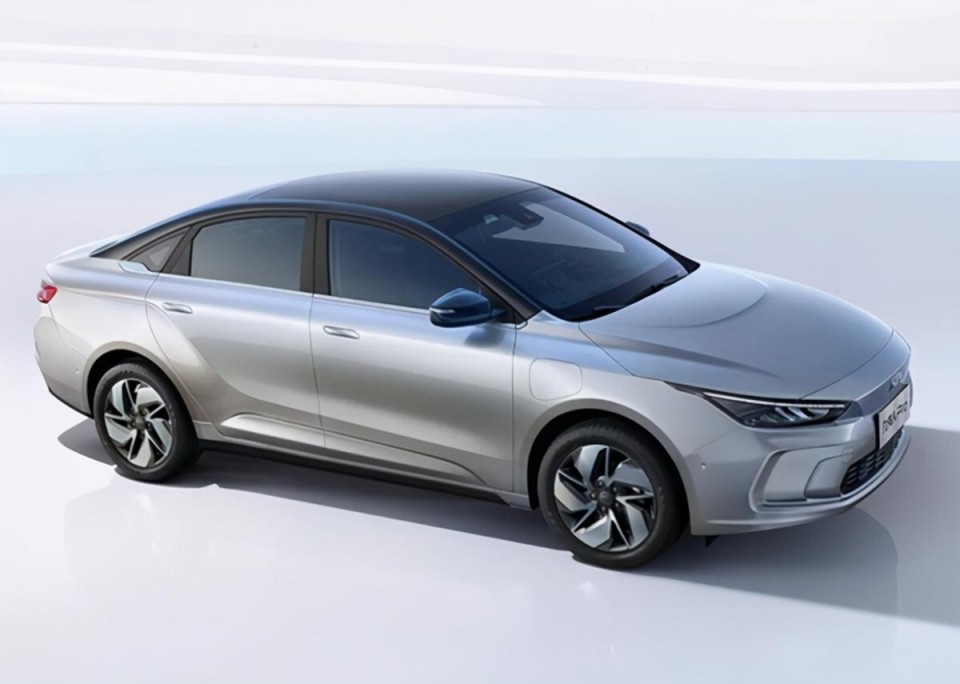 ?这才是“价格屠夫”！从近18万降到9万，一公里5分钱，还要啥比亚迪秦？