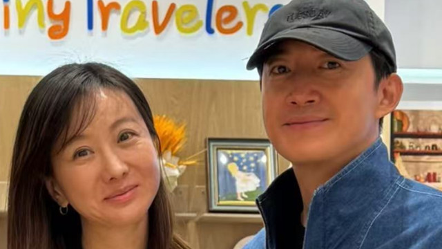 王阳一家三口逛街，高斯脸上皱纹明显，全职带娃状态不如老公年轻