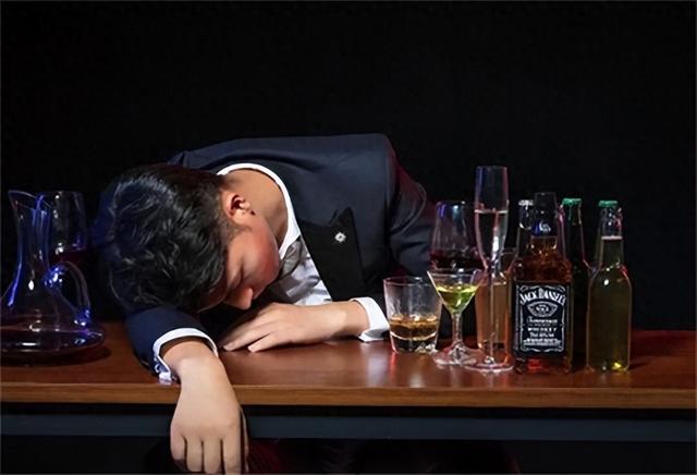 20年，47岁男子长期吃他汀，1年后心梗猝死，主任：药怎能这么吃