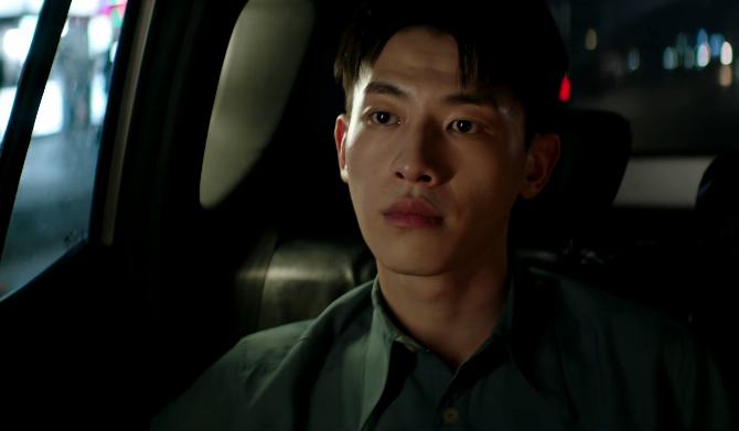 才播2集,口碑炸了,终于有让我熬夜狂追的都市黑马剧了!