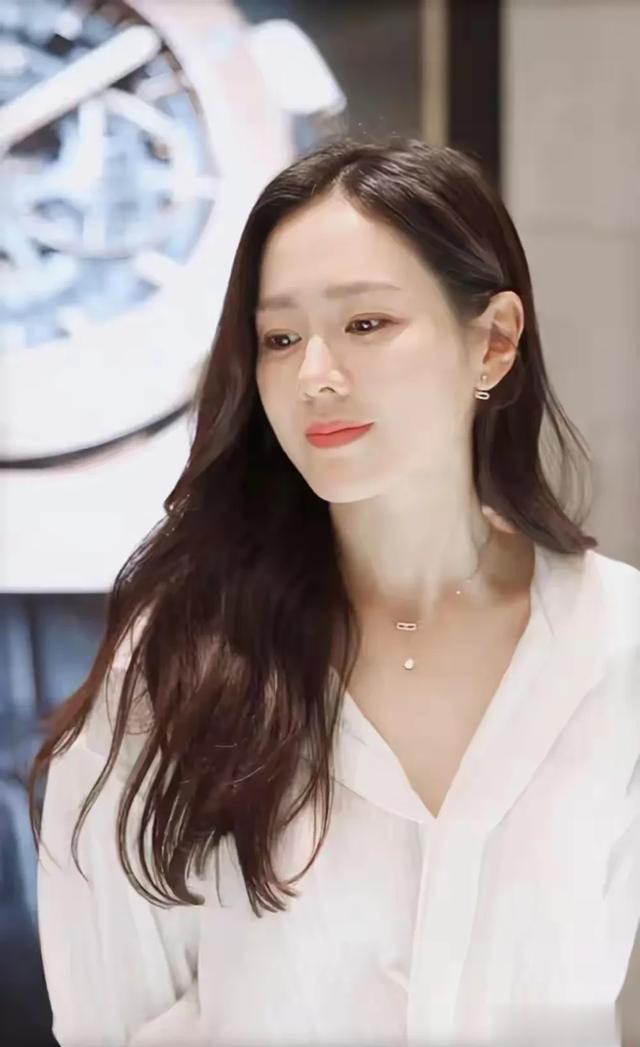 孙艺珍惊艳写真