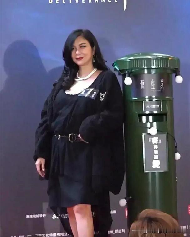 “三级艳后”曾拒绝成龙,如今61岁胖到220斤,依旧魅力不减当年