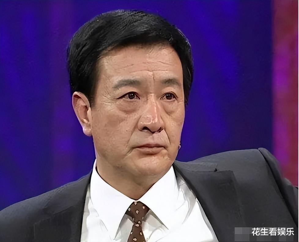 演员周里京，因妻子在家被害时，他未在家中，余生都活在愧疚中