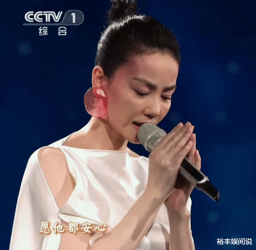 谢霆锋父子三人合照曝光!身高已超爸爸,外甥女和妹妹也一起跨年