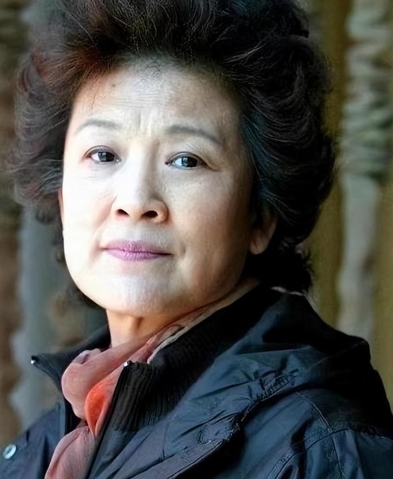 著名演员宋春丽61岁高龄做妈妈,称这是她这辈子最正确的决定