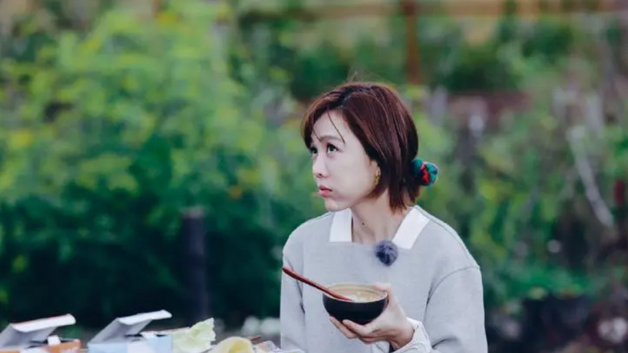 看到姜妍在其他节目中的“精彩表现”，这次《中餐厅》是捡到宝了