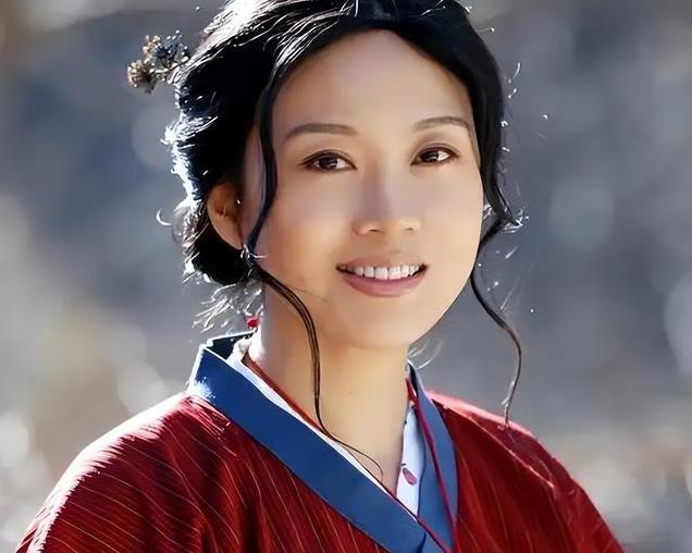 原来闫妮的女儿就是她,23岁就当上女一号,网友调侃:演技差远了