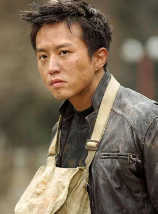 原来邓超的亲生父亲不一般,怪不得孙俪铁了心嫁他