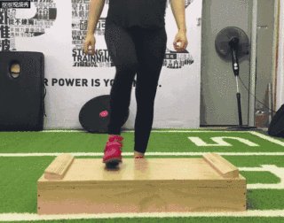 你试过爬楼梯减脂吗？热量消耗大，选对姿势很重要！