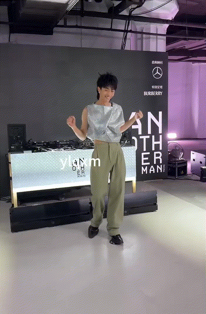 伊能静儿子恩利露腰,魏大勋缝衣领,宋佳邱天穿男装,穿的都太癫