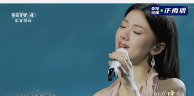 中秋晚会:关晓彤的腿,毛晓彤的颜值,唐嫣艳压群芳,金晨变化大