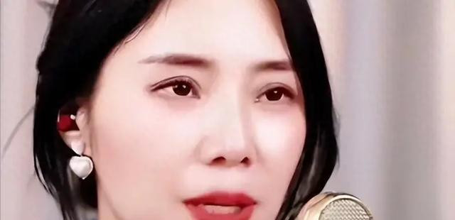 云朵直播泪崩控诉：辱我至深，刀粉欲壑难填