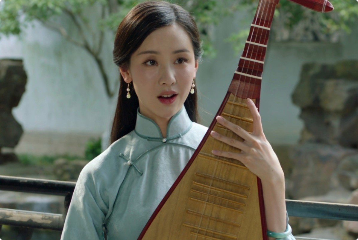 当30岁陈都灵对比43岁张瑶,我终于明白,颜值在气质面前不值一提