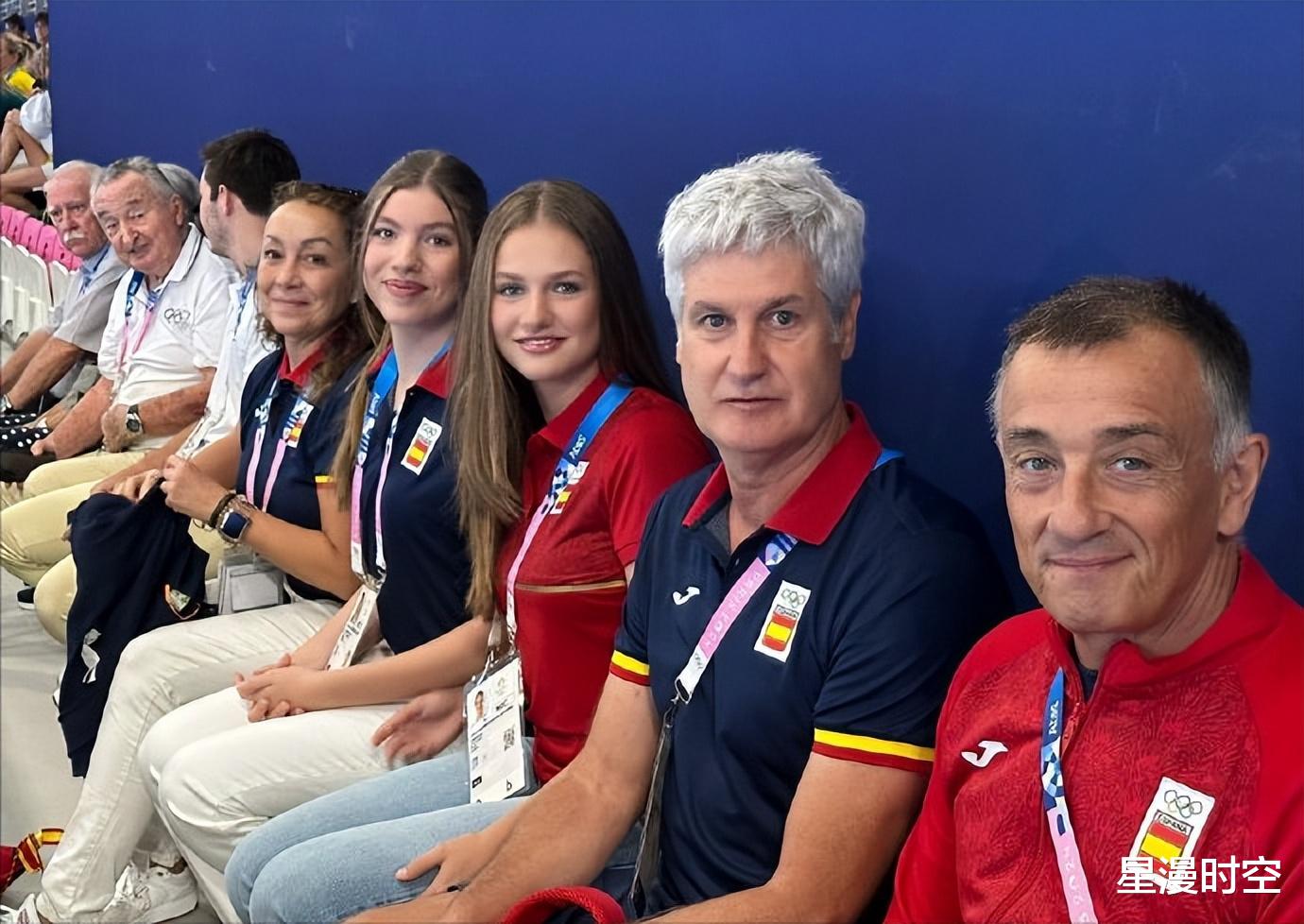 西班牙王室姐妹花美呆了！一个长直女神范，一个扎马尾辫清新俏皮