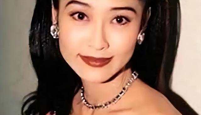 她曾是“三级女王”,3年连拍11部三级,如今69岁老得不敢认