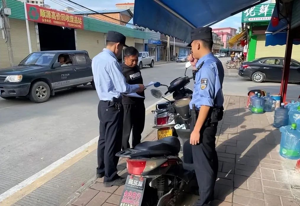 骑电动车C1被扣12分，车主疑惑：骑两轮车为啥扣汽车驾照分？