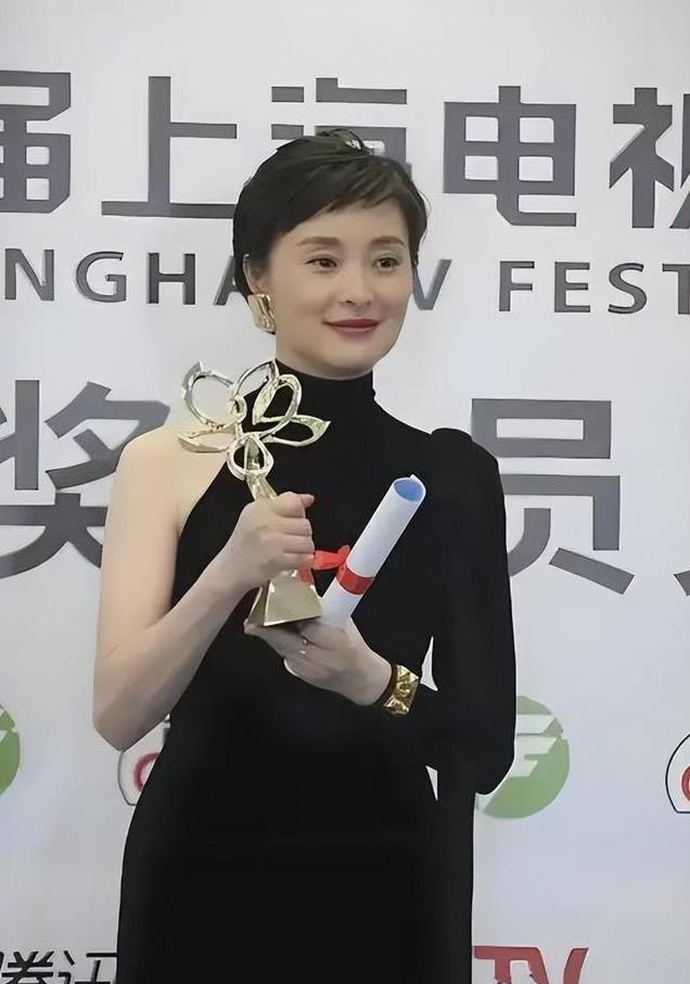 明明自己半瓶水,还敢来金鸡奖当评委,难怪评论区沦陷全是质疑