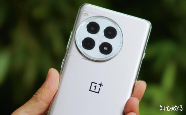 OPPO认清现实了,6100mAh+骁龙8Gen3,发布三个月就降价