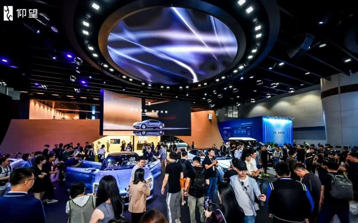 盘点2024广州车展比亚迪展台最“火”的3款车，有钱你会选哪台？
