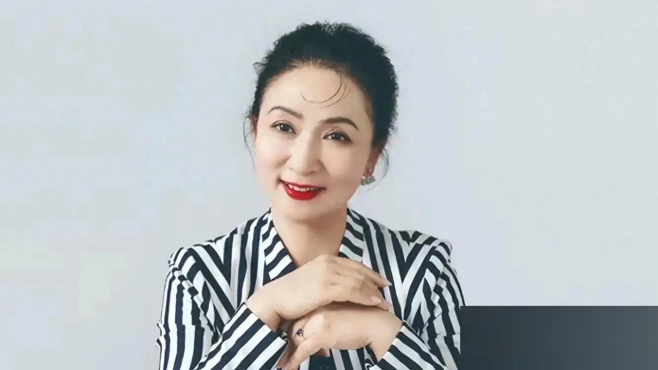 国家一级演员陈丽云被查，56岁的她仍光彩动人 ，直接领导一个月前落马