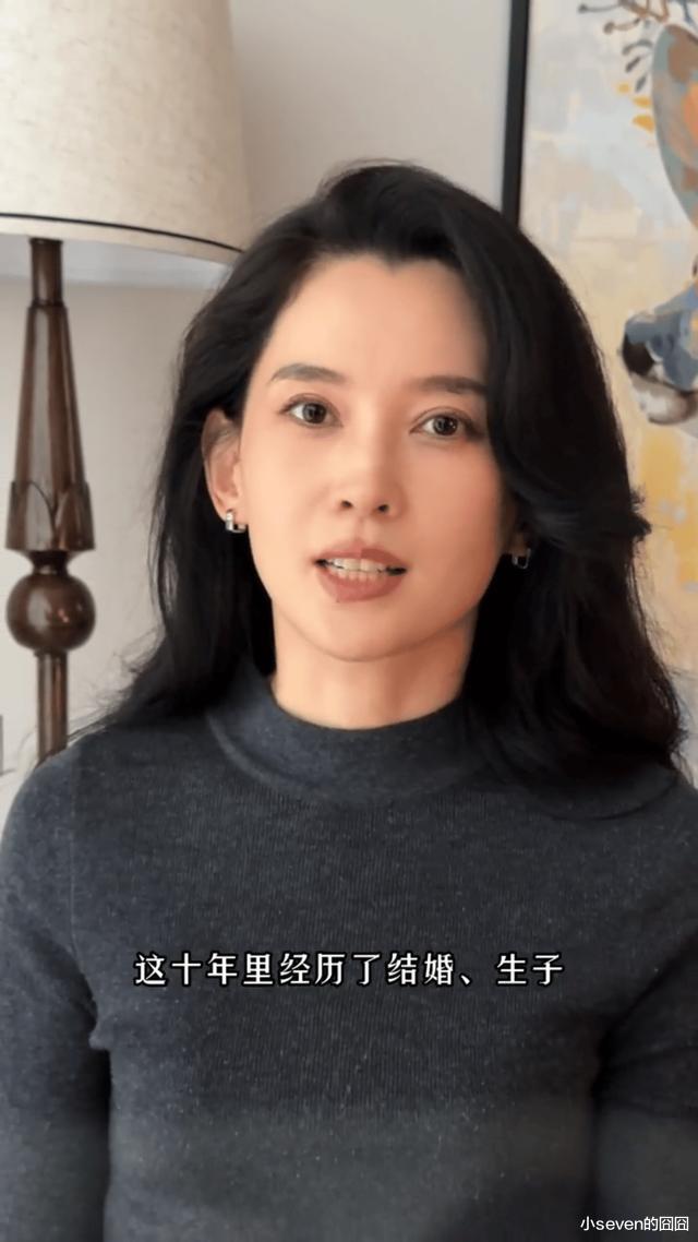 34岁森林北线下生图曝光,穿黑色棉衣有点显老,比叶珂更让人喜欢