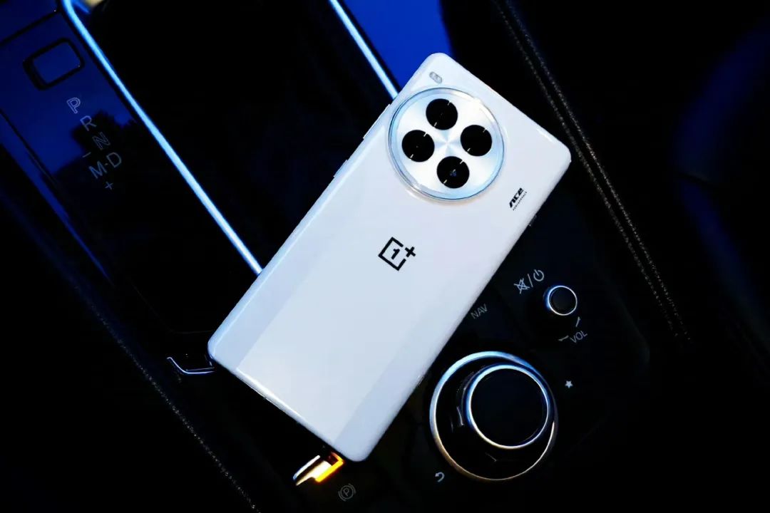 一降再降，這3款性能手機(jī)價(jià)格跌落“谷底”，配置強(qiáng)悍夠用5年