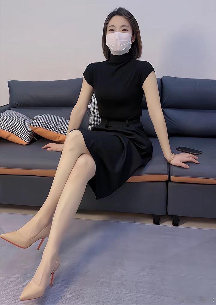 短发与苗条的身材，也很般配！