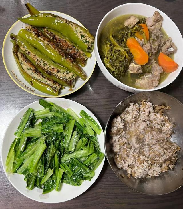 广东人晒出一家四口饭菜，引发网络热议，北方网友纷纷表示来广东