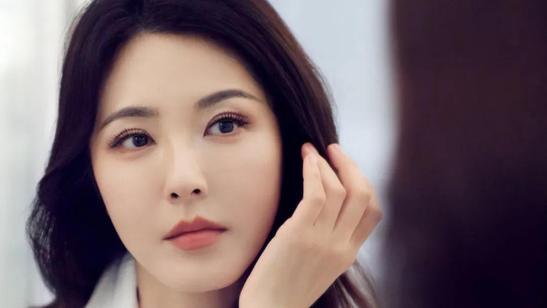 与曾黎分手后，4年不谈恋爱，却在34岁娶小8岁女星后再度爆红！