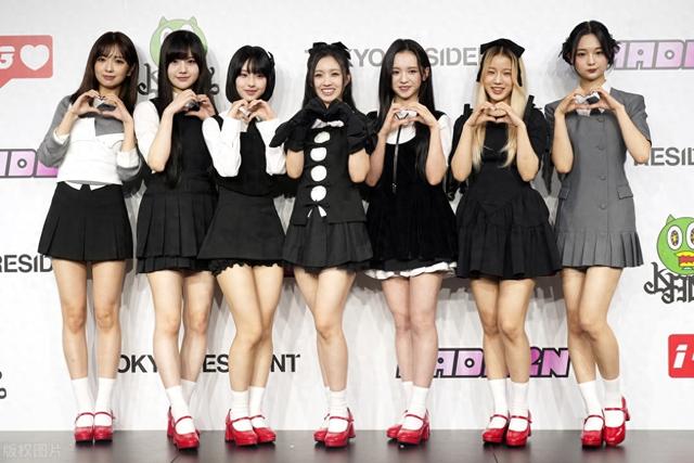 韩国女团MADEIN成员短裙很整齐,站在一起真的很美