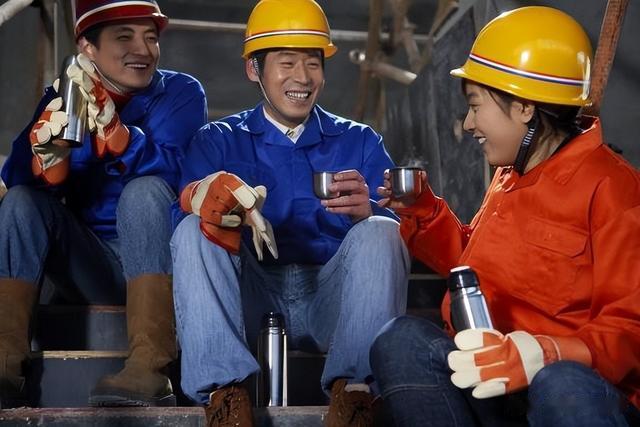 公司新人让我带，传授工作经验，应该有所保留，还是倾力相助？