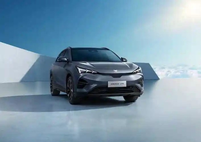 极狐阿尔法T5解析：800V+5C快充，中型SUV续航660km，太香了