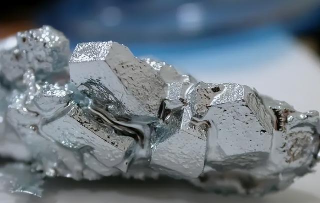 沉默12小时后，英伟达选择回应，中方断买美芯片，拜登努力白费