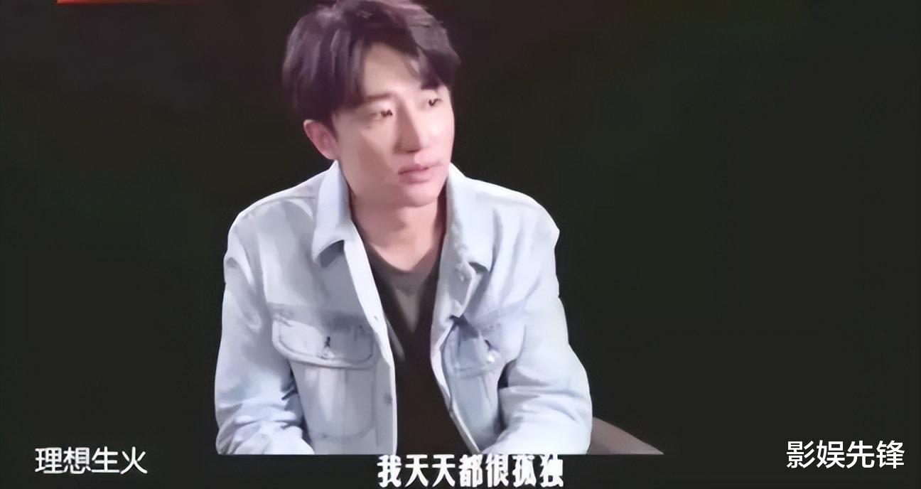 事实证明，不拍戏就“消失”的黄轩，已走上男演员的另一条大道