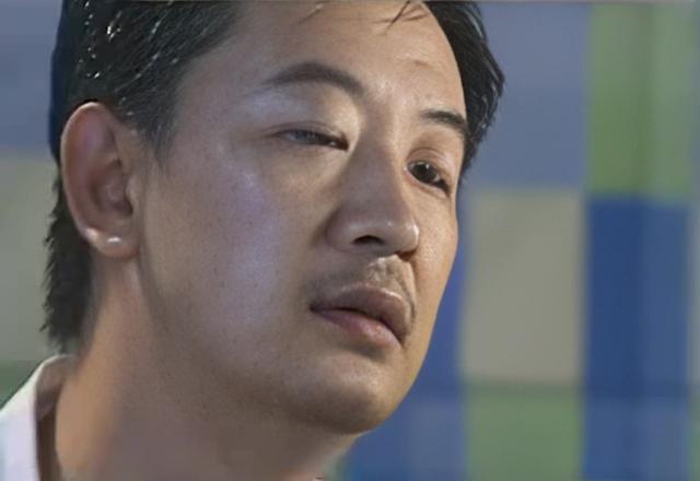 黄海波和曲栅栅苦尽甘来，夫妻俩庆结婚10周年，帅气儿子罕见露面