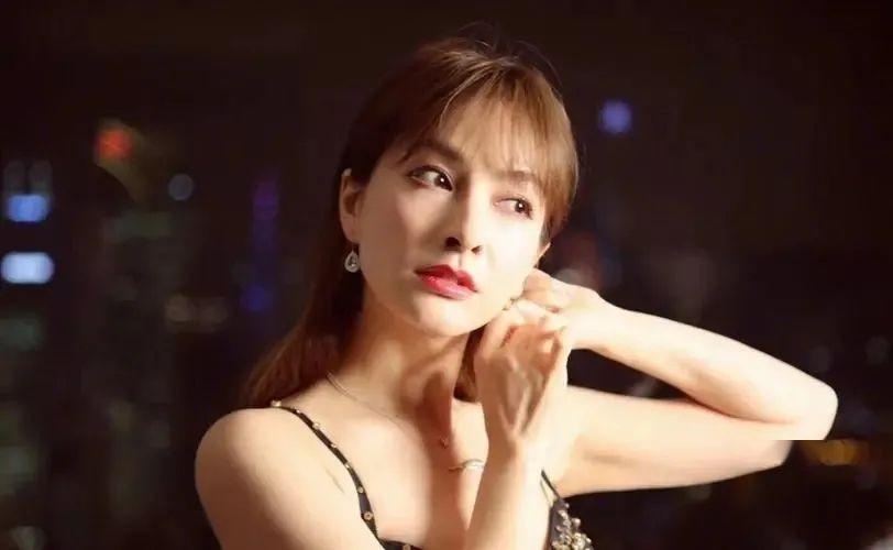 吴昕郑凯恋情再添实锤,两人感情稳定已同居,在一起多年拒不承认