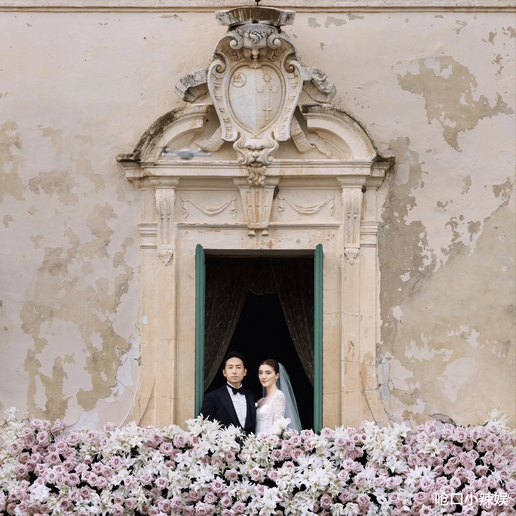 吴千语大婚现场照翻车,朴素婚纱遭嘲笑,网友:一件珠宝都没有?