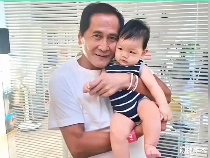 64岁齐秦被曝肺癌晚期,抽烟喝酒多年透支身体,近期露面状态不佳