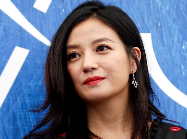 她是最惨母亲,女儿赵薇被封杀,儿子亏损5亿后,丈夫也撒手人寰