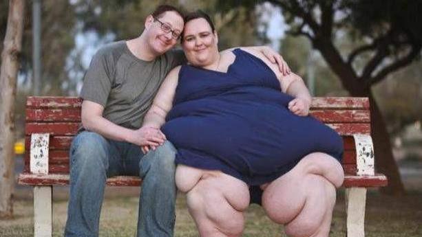 重1450斤的“世界最胖女子”，嫁给高富帅生2个孩子后，现状如何