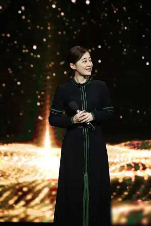 梅婷|朱时茂30年前的春晚，谁注意到他身边的女孩？今火得一塌糊涂