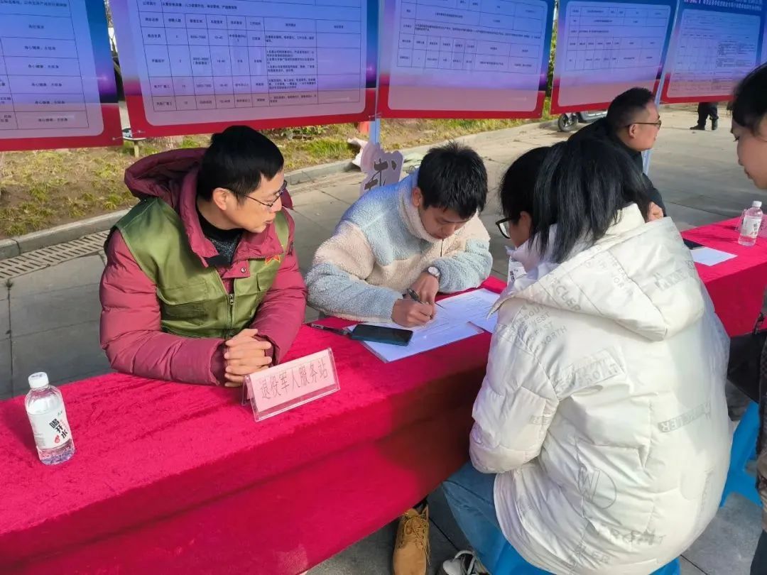 龙年遇“薪”机，岗位带回家！奉城镇龙年首场大型招聘会火爆开市