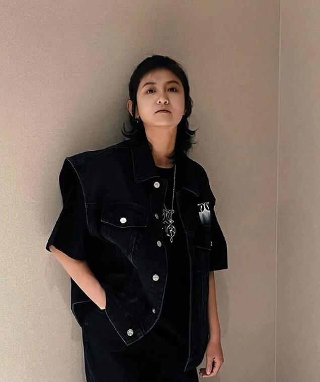 从挥霍百万，到开出租车为生，昔日快女冠军回应争议：我问心无愧