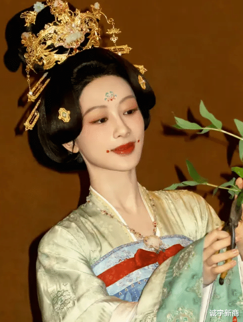 杨紫李现《国色芳华》首播!爱优腾,是时候小心芒果TV了!