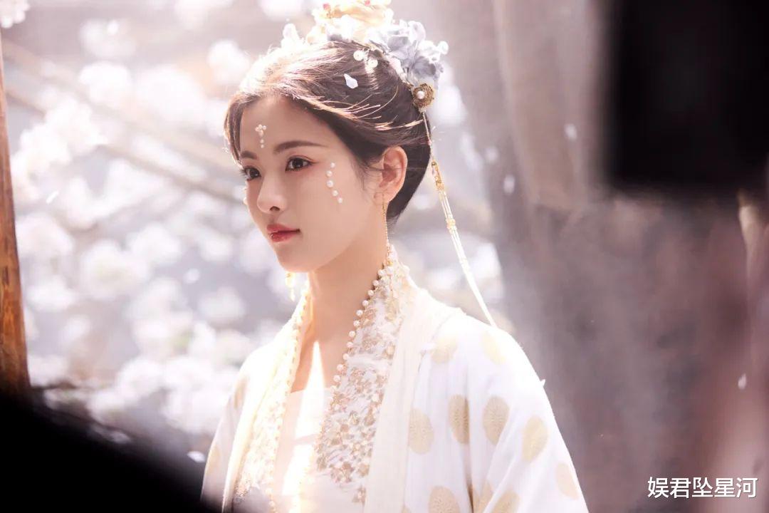 长相是真美，演技也进步了，5年15部剧却被全网嘲的她在《墨雨云间》翻身了