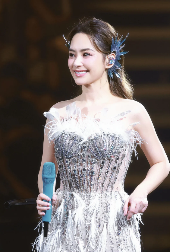 个子矮却长相绝美的4位女星,合照从没输过,赢在了骨相和气质上