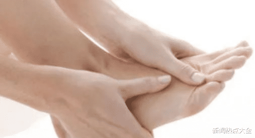 脚底足通谷穴,没事刮一刮,排掉一身瘀浊,经络越干净,身体越健康