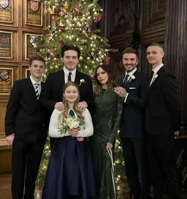 贝克汉姆搂抱13岁小七引争议,父爱如山和行为过界?网友:难接受