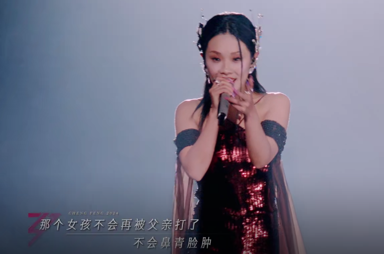 唱功烂得像混子，这位满脸写着“皇族”的女明星，真招人嫌