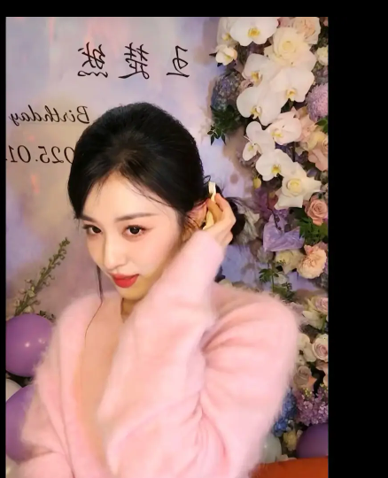 王楚然粉色毛衣,甜美娇俏,少女感满满!
